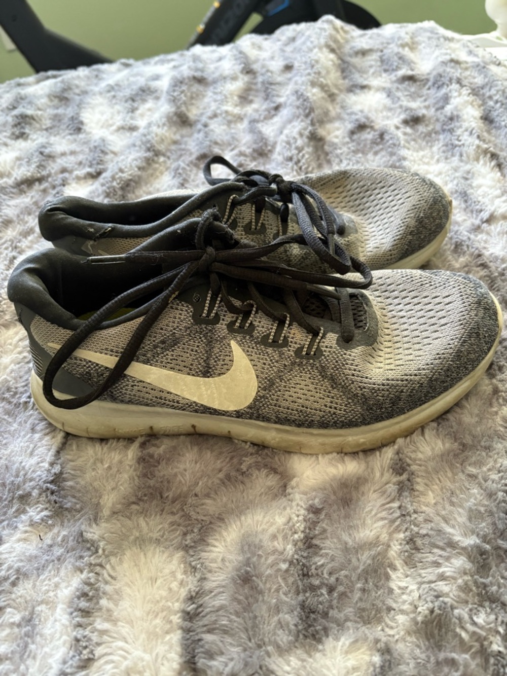 Nike Women's Gray and Black Knit Running Shoes